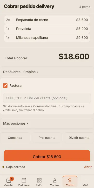 Pantalla de cobro de TENEDOR: los medios de pago, el total y la casilla Facturar para emitir el comprobante de ARCA.